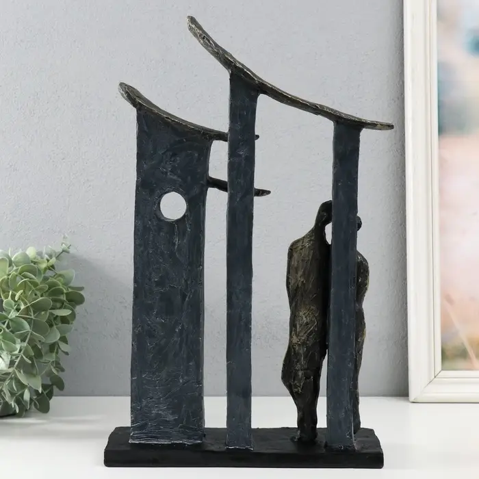 Фигурка полистоун &laquo;Двое в городе&raquo;, под металл, 24&times;7.7&times;37.4 см