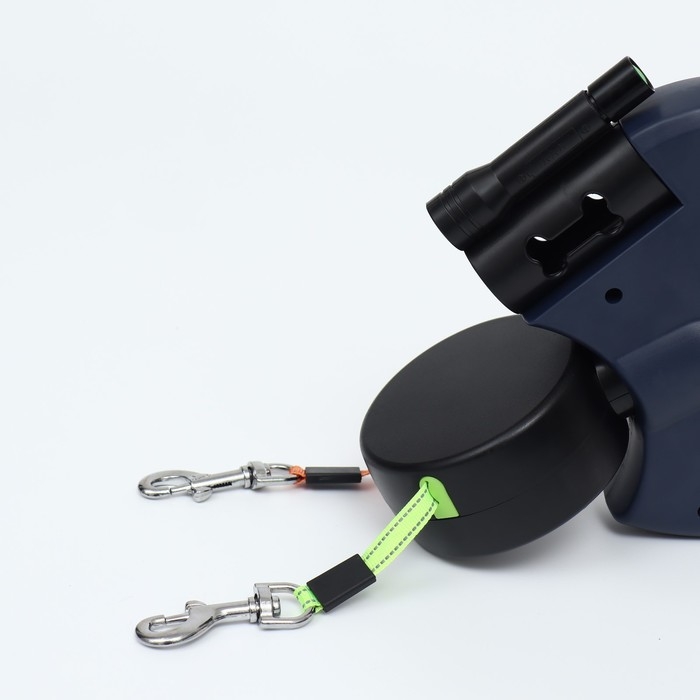 Рулетка-сворка на 2 собак, с фонариком и контейнером для пакетов, 3 м, до 15 кг каждая Рулетка-сворка на 2 собак, с фонариком и контейнером для пакетов, 3 м, до 15 кг каждая