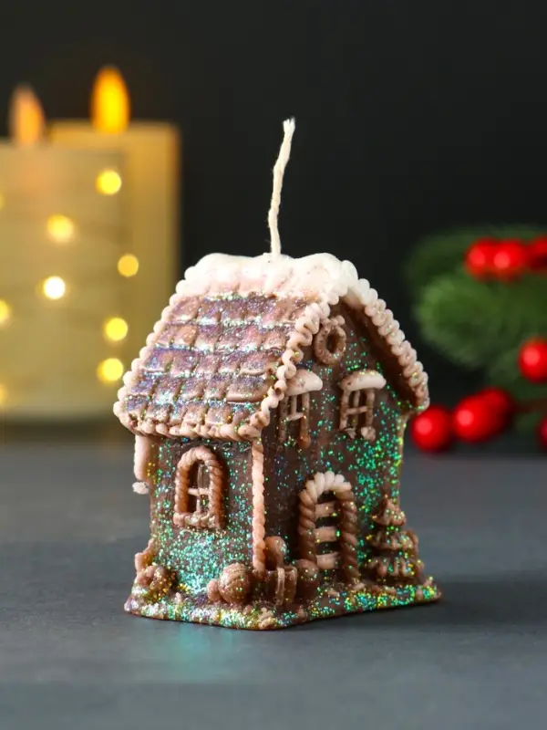 Свеча новогодняя "Домик с Ёлкой" 5,2х4х7 см, коричневый