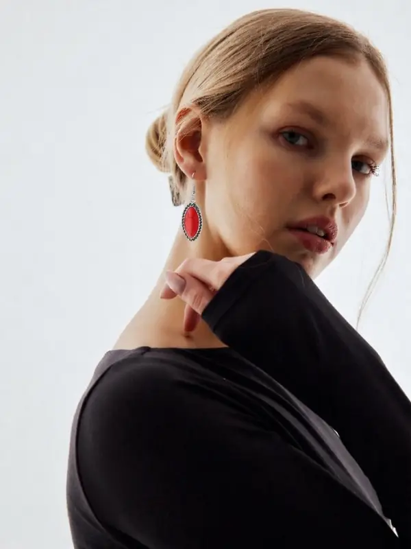 Серьги под натуральный камень &laquo;Натурель&raquo; эллипс, красные в чернёном серебре