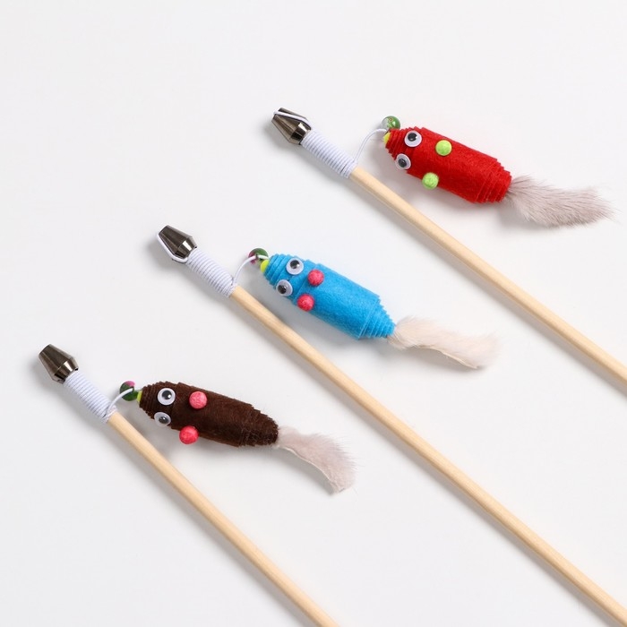 Дразнилка - удочка  Дразнилка - удочка "Мышь из фетра с норковым хвостиком" на деревянной палочке, микс цветов