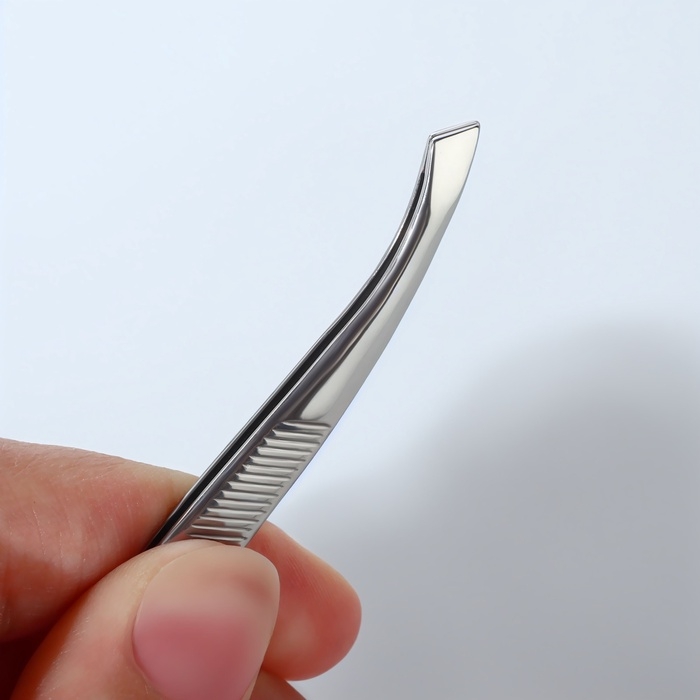 Пинцет загнутый ZINGER, широкий, 8,5 см, на блистере, цвет серебристый, В-5561-S Пинцет загнутый ZINGER, широкий, 8,5 см, на блистере, цвет серебристый, В-5561-S