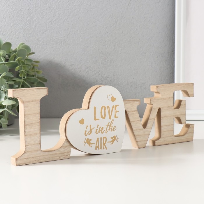 Сувенир дерево  Сувенир дерево "Надпись - Любовь витает в воздухе" 1,8х29,6х9,7 см