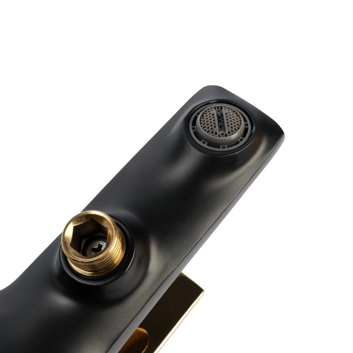 Смеситель для ванны ZEIN Z3890, однорычажный, лейка 5 режимов, шланг, держатель, черный/gold   99322 Смеситель для ванны ZEIN Z3890, однорычажный, лейка 5 режимов, шланг, держатель, черный/gold   99322