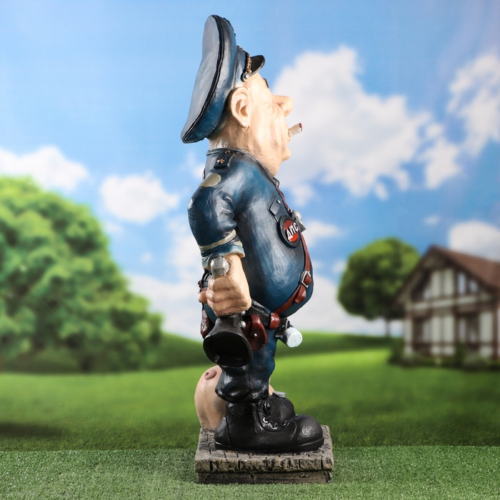 Садовая фигура  Садовая фигура "Полицейский со свинкой" 78х46см