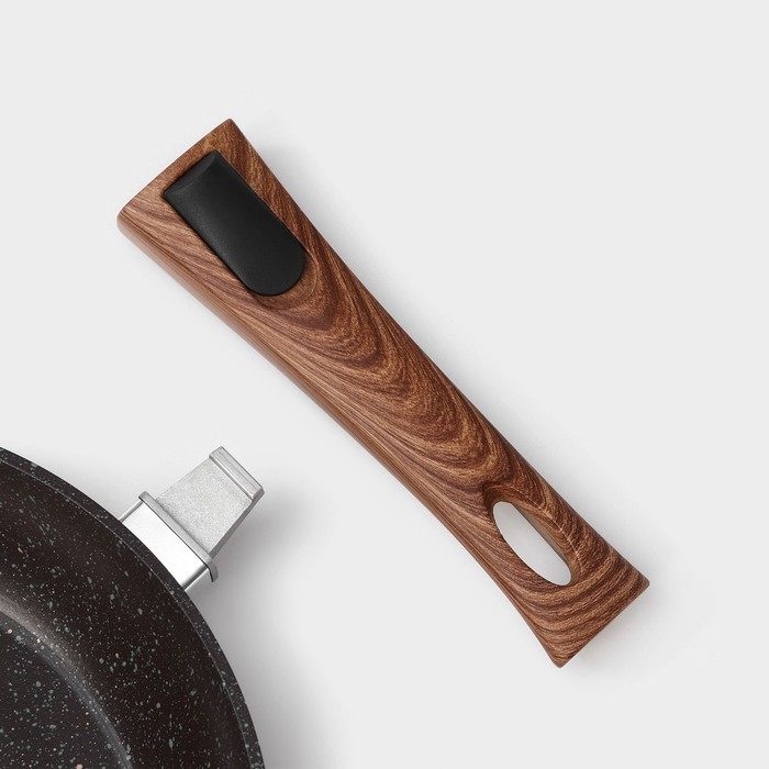 Сковорода кованая Magistro Granit, d=24 см, съёмная ручка soft-touch, антипригарное покрытие, индукция, цвет чёрный Сковорода кованая Magistro Granit, d=24 см, съёмная ручка soft-touch, антипригарное покрытие, индукция, цвет чёрный