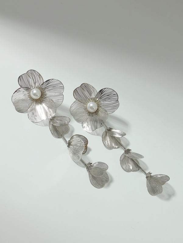 Набор 2 предмета: серьги, колье «Цветок» бусина и стразик, белый в серебре, d=14 см Набор 2 предмета: серьги, колье «Цветок» бусина и стразик, белый в серебре, d=14 см