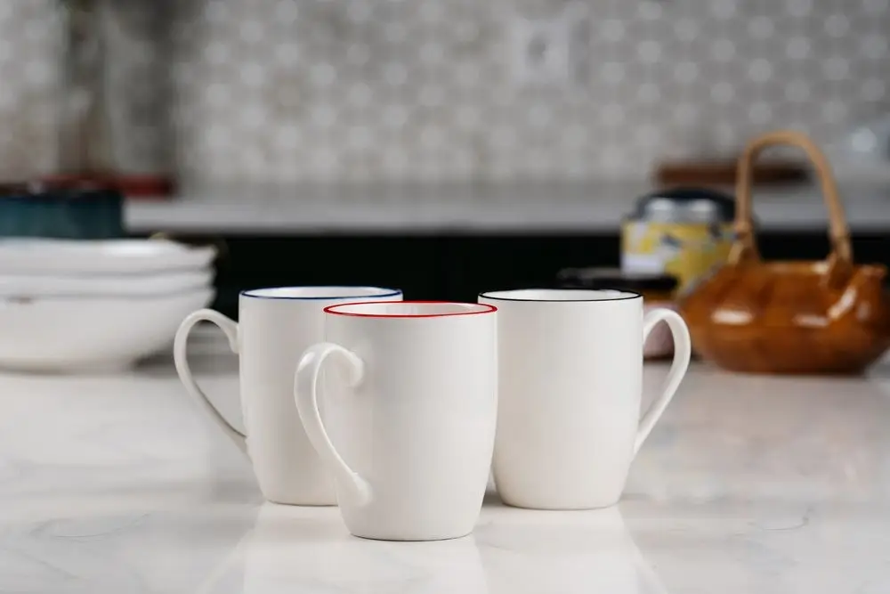 Кружка Simmy, белая с красным Кружка Simmy, белая с красным