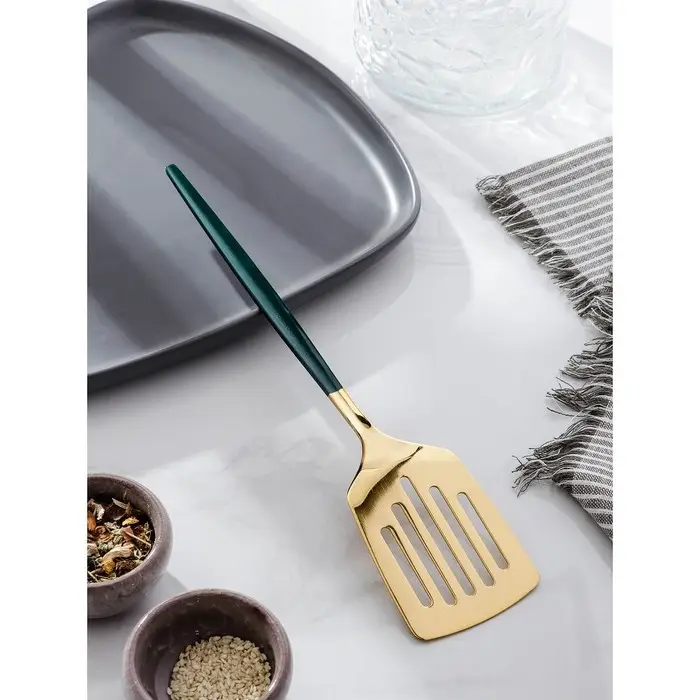 Лопатка перфорированная из нержавеющей стали Magistro «Грэйс», длина 26 см, цвет ручки зелёный, цвет головы золотой