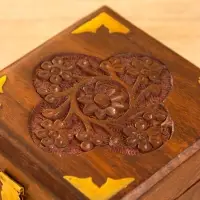 Шкатулка квадратная  с замочком латунь 10х10х6 см, дерево шишам