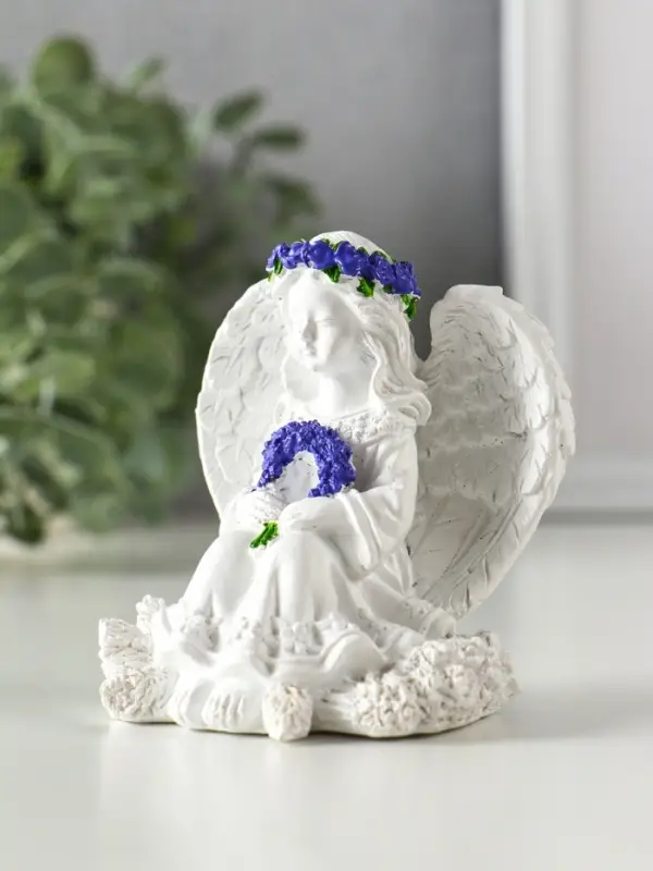 Сувенир полистоун Сувенир полистоун "Девочка-ангел с венком из лаванды" белый с фиолетовым 8х6х8,5 см