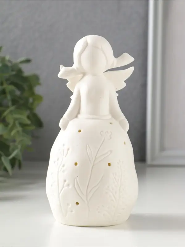 Сувенир керамика свет "Девочка в платье с растениями" белый 3хLR44 6,6х6,2х13,5 см