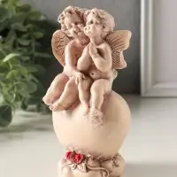 Статуэтка "Ангелочки на сердце" высота 15 см,  эффект состаривания, слоновая кость