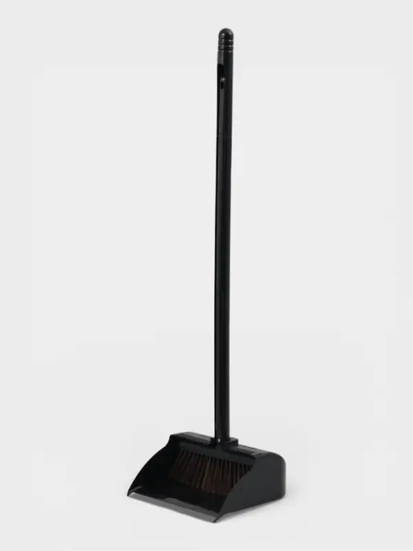 Щётка для пола, совок 26х25 см, щётка 25 см, пластиковая секционная ручка 98 см, цвет черный    1096