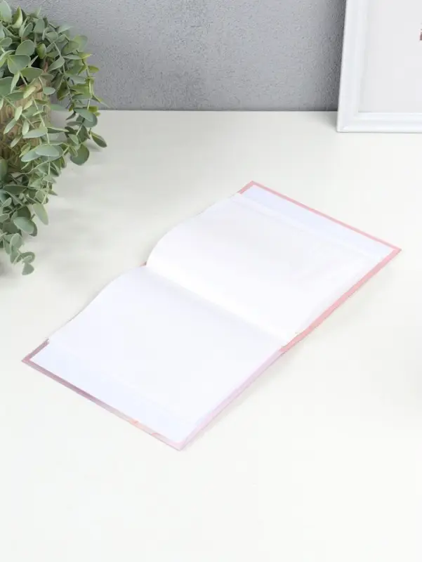 Фотоальбом на 40 фото 10х15 см "Сердце и белая роза с бабочками" в коробке 4,5х14х17 см