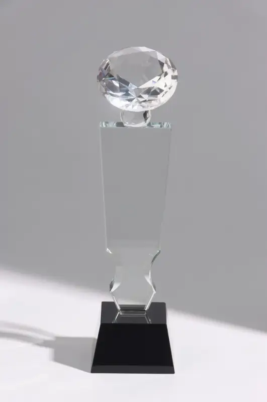 Стела стеклянная &laquo;Бриллиант&raquo;, d=7 см, 6.7&times;6.7&times;23.8 см