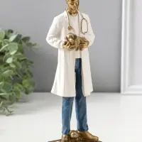 Сувенир полистоун "Мужчина-ветеринар в белом халате с щенком" 25,5 см