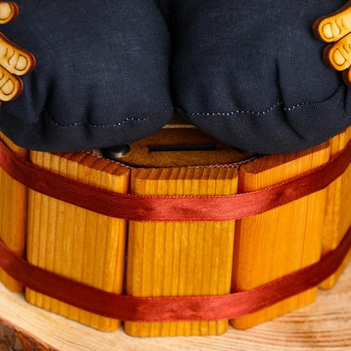 Оберег - домовой Оберег - домовой "Берендей в шляпе, сидит на бочке", h = 30 см, d = 19, микс