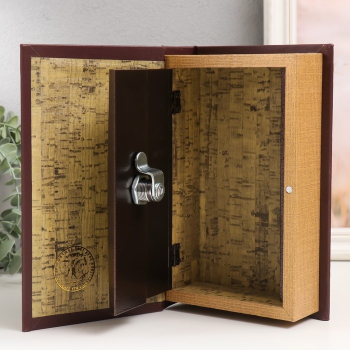 Сейф-книга дерево кожзам Сейф-книга дерево кожзам "К.Маркс. Капитал" 21х13х5 см