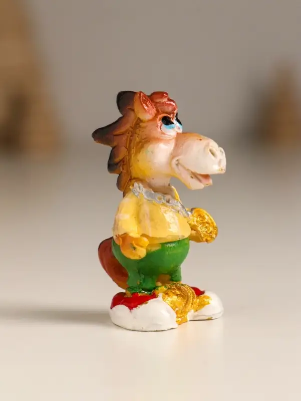 Сувенир полистоун Сувенир полистоун "Конь в спортивном костюме" МИКС 3,3х2,3х5 см