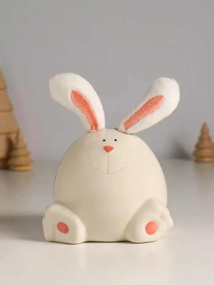 Сувенир керамика, текстиль "Зайчик круглый" белый 9х9,5х12 см Сувенир керамика, текстиль "Зайчик круглый" белый 9х9,5х12 см