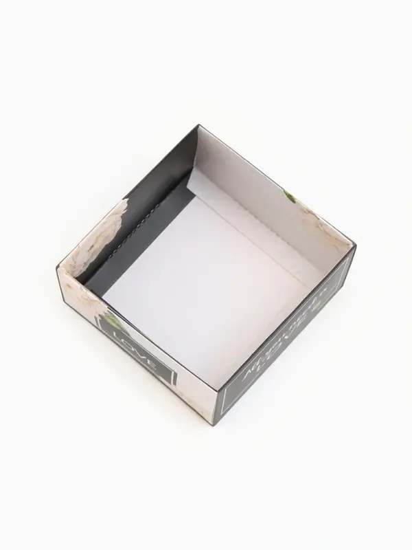 Коробка самосборная Love, размер 11&times;11&times;7 см, плотность 270 г/м&sup2;