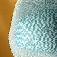 Сумка плетёная пластиковая 30х15х35 см, цв. бело-голубой Сумка плетёная пластиковая 30х15х35 см, цв. бело-голубой