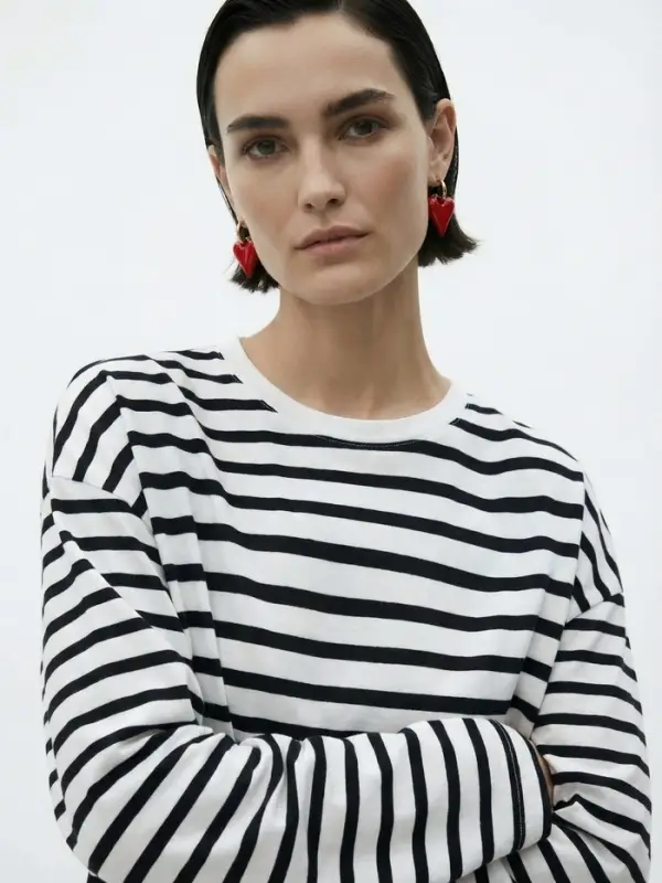 Серьги со съмными элементами "Сердца" вытянутые, цвет красный в золоте