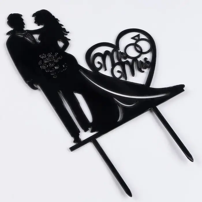 Топпер для торта «Влюблённая пара» Топпер для торта «Влюблённая пара»