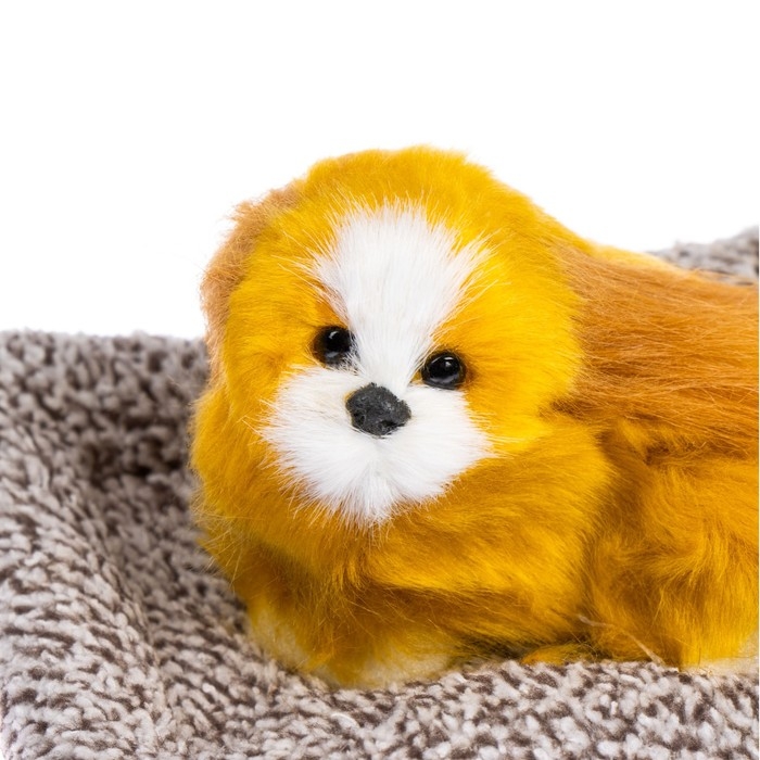 Игрушка на панель авто, собака на подушке, бело-рыжий окрас Игрушка на панель авто, собака на подушке, бело-рыжий окрас