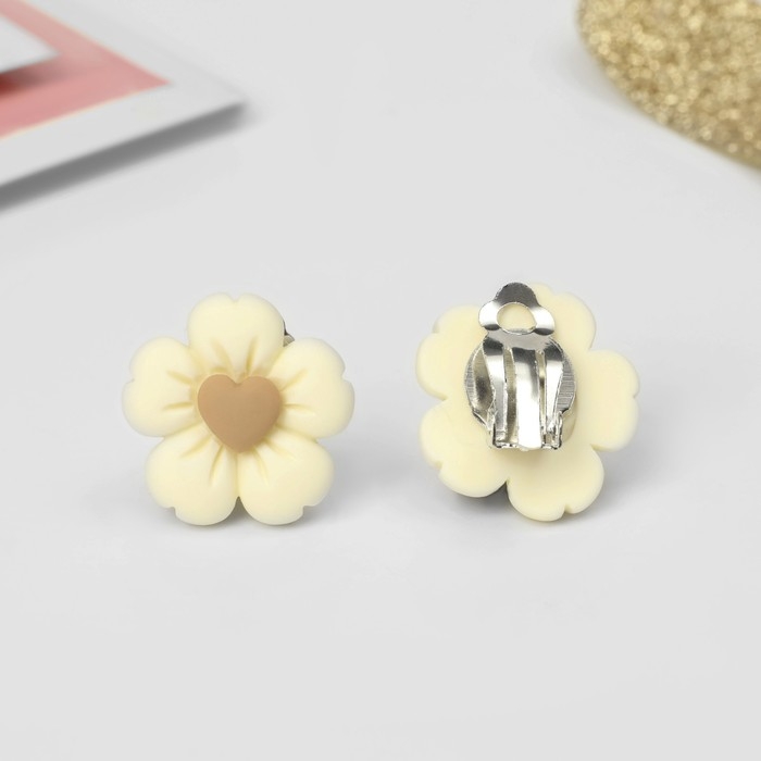 Клипсы детские «Выбражулька» цветок с сердечком, цвет бежево-коричневый Клипсы детские «Выбражулька» цветок с сердечком, цвет бежево-коричневый