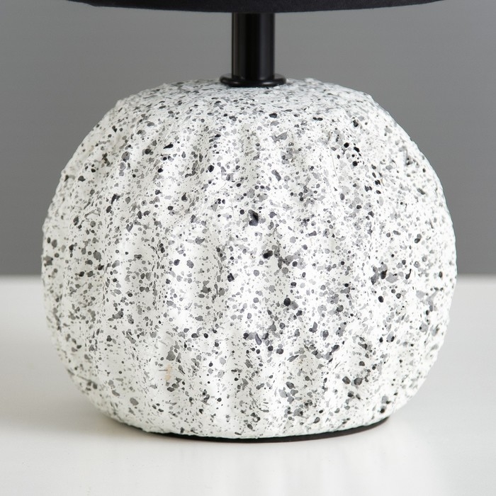 Настольная лампа Настольная лампа "Арнелла" Е14 40Вт бело-черный 12х12х26 см RISALUX