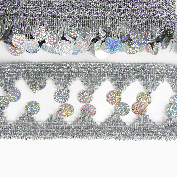 Тесьма с монетками, голография, серебристые уголки, в рулоне 20 метров Тесьма с монетками, голография, серебристые уголки, в рулоне 20 метров