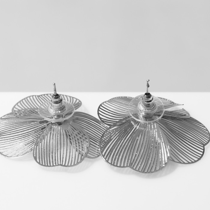 Серьги с жемчугом «Цветы» лёгкие, цвет белый в серебре Серьги с жемчугом «Цветы» лёгкие, цвет белый в серебре