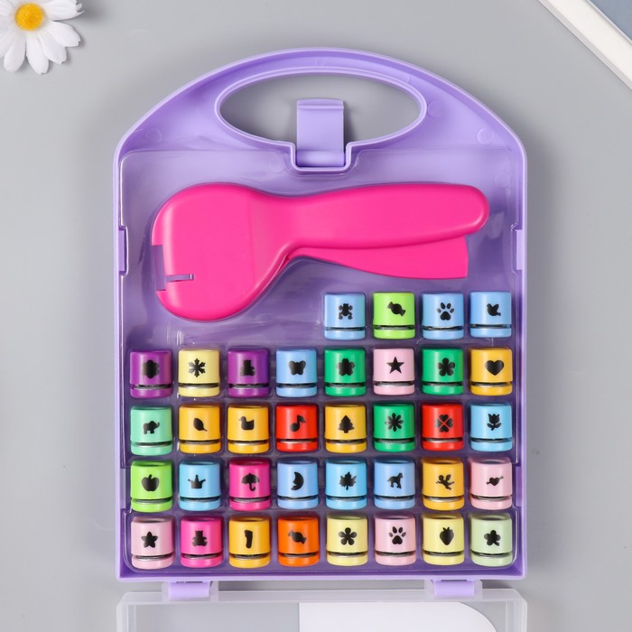 Набор фигурных дыроколов в сундуке (набор 36 шт) с держателем 20х26х4 см МИКС Набор фигурных дыроколов в сундуке (набор 36 шт) с держателем 20х26х4 см МИКС