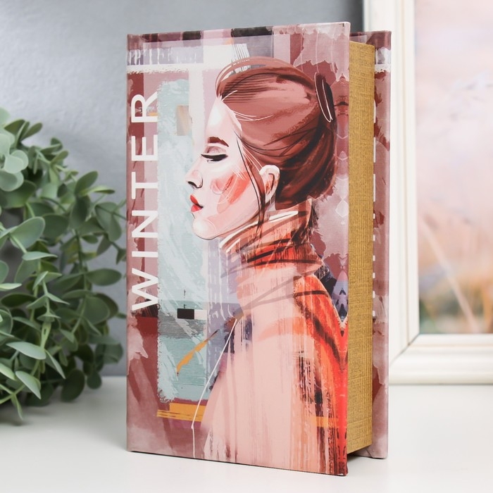 Сейф-книга дерево кожзам  Сейф-книга дерево кожзам "Девушка - зима" 21х13х5 см