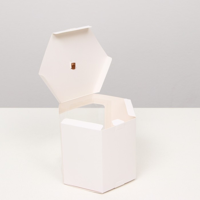Коробка шестигранная, с окном, белая, 13 х 13 х 13,5 см Коробка шестигранная, с окном, белая, 13 х 13 х 13,5 см
