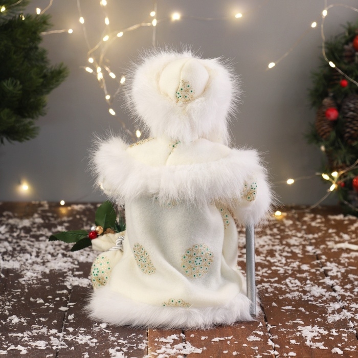 Дед Мороз  Дед Мороз "В пушистой шубе, с мешком" двигается, 30х19 см, белый