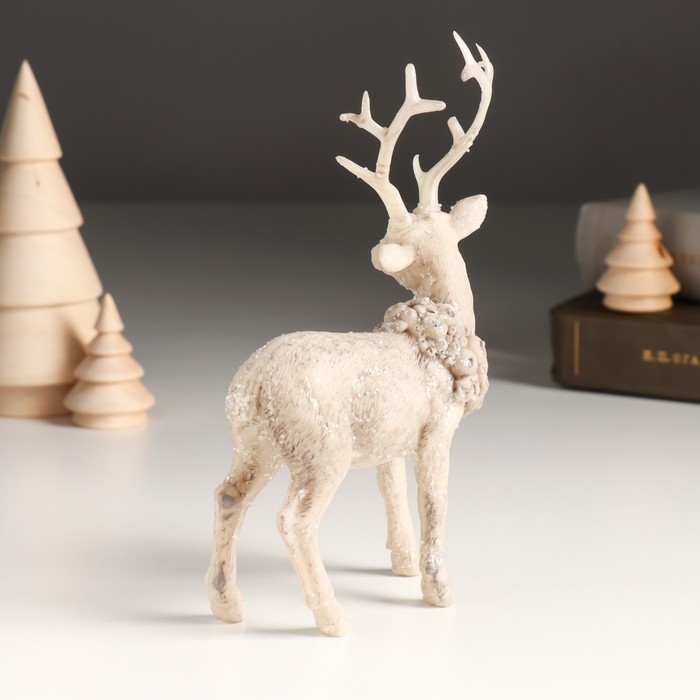 Сувенир полистоун Сувенир полистоун "Серебристый олень с венком на шее" 8,6х4,5х15 см