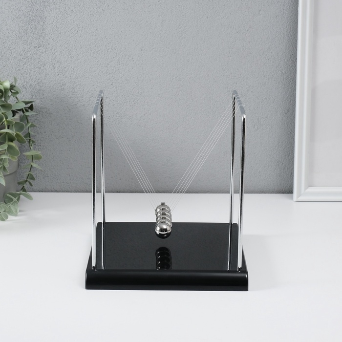 Маятник Маятник "Шары техно" чёрная подставка 18х20х17 см