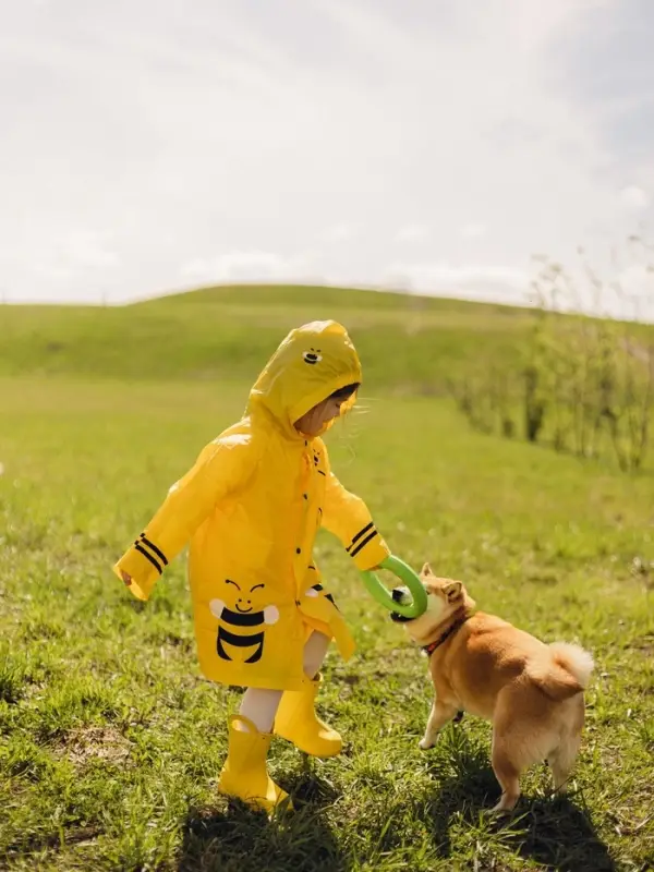 Дождевик детский &laquo;Пчёлки&raquo; на кнопках с капюшоном, размер M, рост 100-110 см, жёлтый