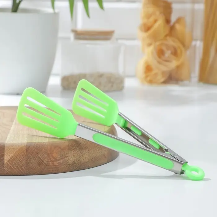 Щипцы кулинарные Доляна «Лопатка», 25×5 см, цвет зелёный Щипцы кулинарные Доляна «Лопатка», 25×5 см, цвет зелёный