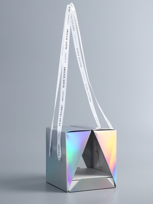 Коробка под бенто-торт с ленточками, голография , 15,5 х 15,5 х 16 см Коробка под бенто-торт с ленточками, голография , 15,5 х 15,5 х 16 см