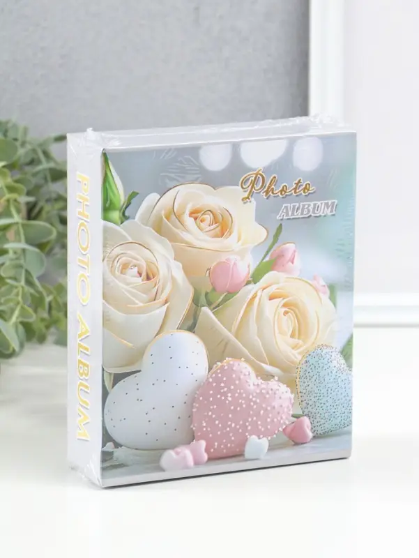 Фотоальбом на 40 фото 10х15 см "Белые розы и сердечки в посыпке" в коробке 4,5х14х17 см