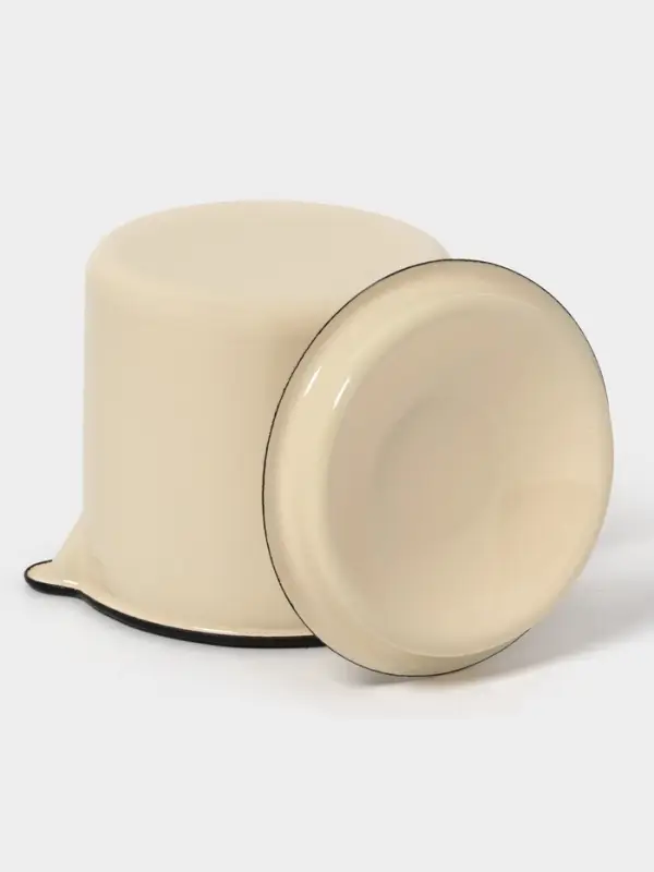 Кружка эмалированная, 1 л, с крышкой и носиком, без декора, слоновая кость