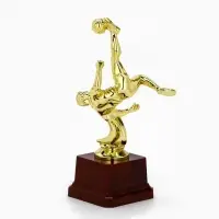 Кубок, наградная фигура &laquo;Футболист&raquo;, золото, подставка пластик, 18&times;9.5&times;6.5 см