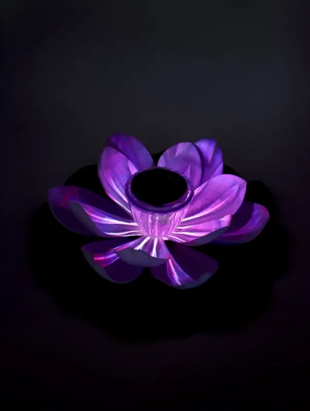 Садовый светильник для водоемов 28 х 28 х 9 см на солнечной бат-е Садовый светильник для водоемов 28 х 28 х 9 см на солнечной бат-е "Лотос" бел N011