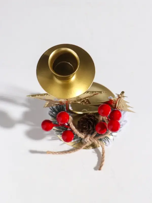 Подсвечник металл на 1 свечу  Подсвечник металл на 1 свечу "Звезда и ель с новогод.декором" золото d=2,5 см 12,5х9х18,5 см   10874