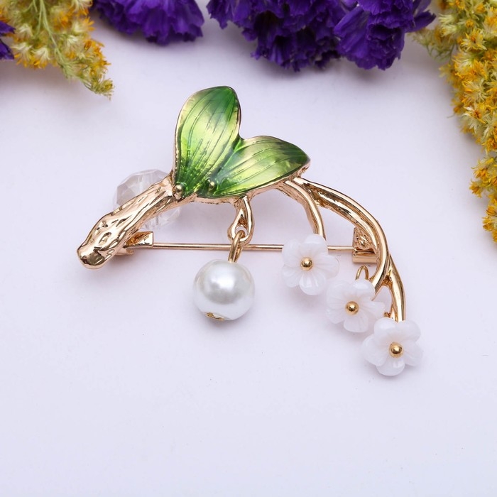 Брошь «Цветы» ландыши, цвет бело-зелёный в золоте Брошь «Цветы» ландыши, цвет бело-зелёный в золоте
