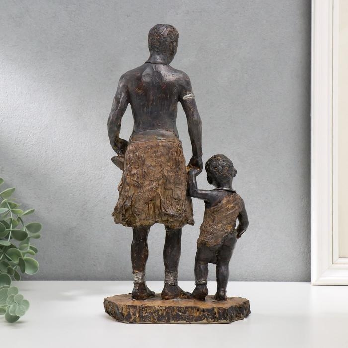 Сувенир полистоун  Сувенир полистоун "Африканец с сыном" под дерево 32х15,5х9 см